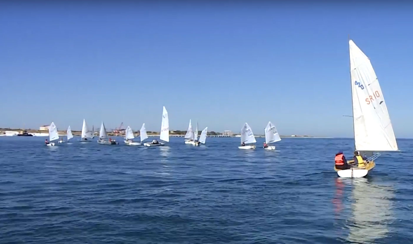 Спортивный севастополь. Яхтинг в казацкой бухте. Яхт клуб Казачья бухта Чехлатый. Яхт клуб Адмирал Казачья бухта. Яхт клуб Казачья бухта логотип.